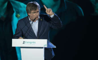 ARGELERS (FRANCIA), 04/06/2022.- Carles Puigdemont da un discurso en el ámbito del segundo congreso de JxCat celebrado este sábado en Argelers, en el sur de Francia. EFE/David Borrat