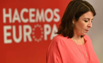 La vicesecretaria general del PSOE Adriana Lastra comenta los resultados de las elecciones en Andalucía, en las que el Partido Popular ha conseguido mayoría absoluta, hoy domingo en la sede socialista de la calle Ferraz, en Madrid. EFE/Fernando Villar