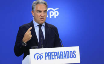 MADRID, 22/08/2022.- El coordinador general del PP, Elías Bendodo, durante la rueda de prensa que ha ofrecido este lunes en Génova tras la reunión del Comité de Dirección del partido. EFE/ Zipi Aragon