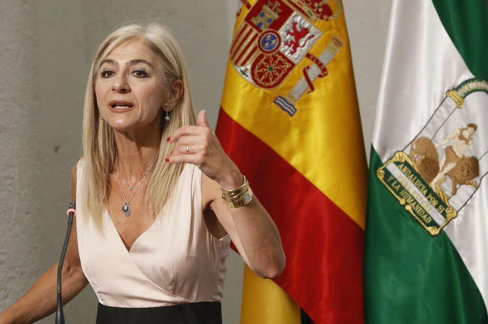 GRAFAND2099. SEVILLA, 29/07/2022.- La consejera de Desarrollo Educativo y Formación Profesional, Patricia del Pozo, durante su comparecencia tras la reunión que el consejo de Gobierno de la Junta de Andalucía ha mantenido hoy en el Palacio de San Telmo, sede del ejecutivo en Sevilla. EFE/ Jose Manuel Vidal