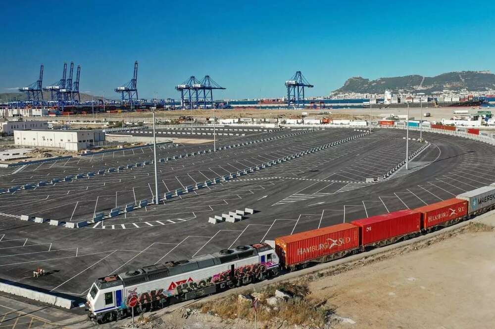 Viales de acceso a la terminal de tráfico pesado del Puerto de Algeciras.