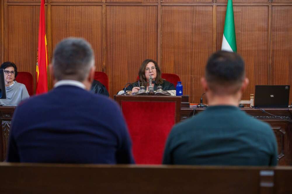 Imágenes de la Audiencia de Sevilla, en un juicio contra un teniente de la Guardia Civil, acusado de presuntos delitos de tráfico de drogas.