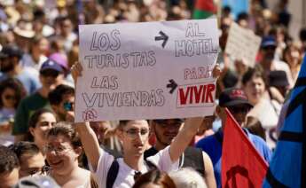 Miles de gaditanos y malagueños se manifestaron el pasado 29 de junio por un cambio de modelo turístico.