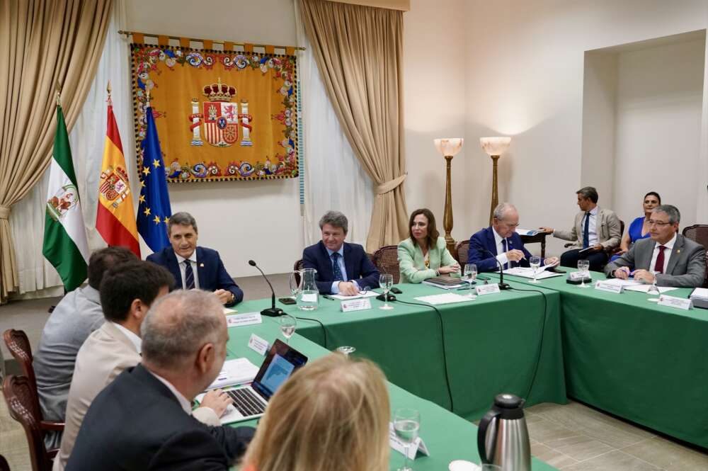 El secretario de Estado de Transportes y Movilidad Sostenible, José Antonio Santano, en la reunión de este miércoles con la Junta de Andalucía y los ayuntamientos de municipios de Cádiz y Málaga.