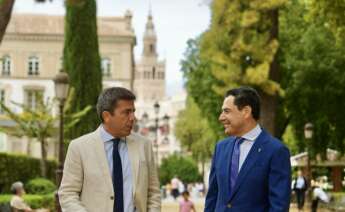 El presidente de Andalucía, Juanma Moreno, y el presidente de la Comunitat Valenciana, Carlos Mazón.