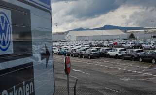 Vista de vehículos producidos en la fábrica de Volkswagen Navarra.