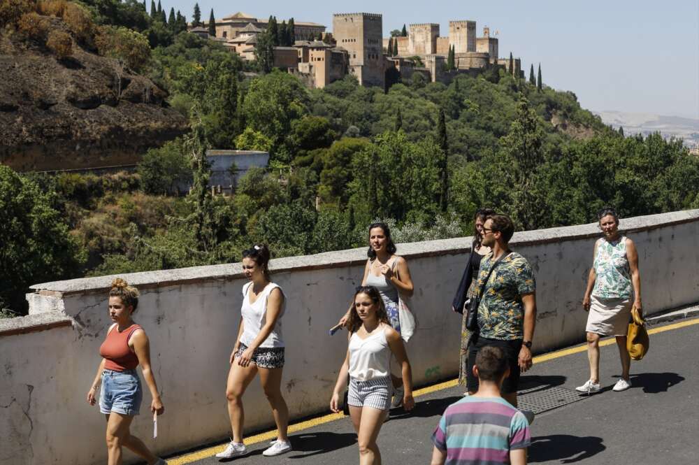 Turistas por las calles de Granada.