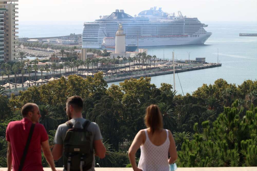 Crucero de más de seis mil plazas en el Puerto de Málaga.