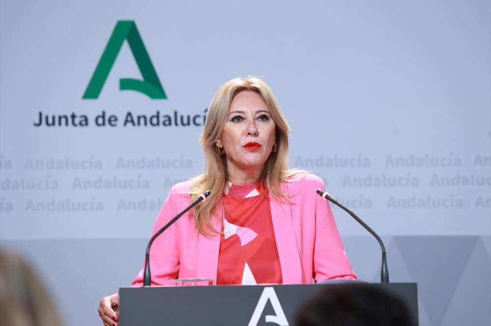 La consejera de Economía, Hacienda y Fondos Europeos y portavoz del Gobierno, Carolina España, en la rueda de prensa posterior al Consejo de Gobierno de Andalucía.