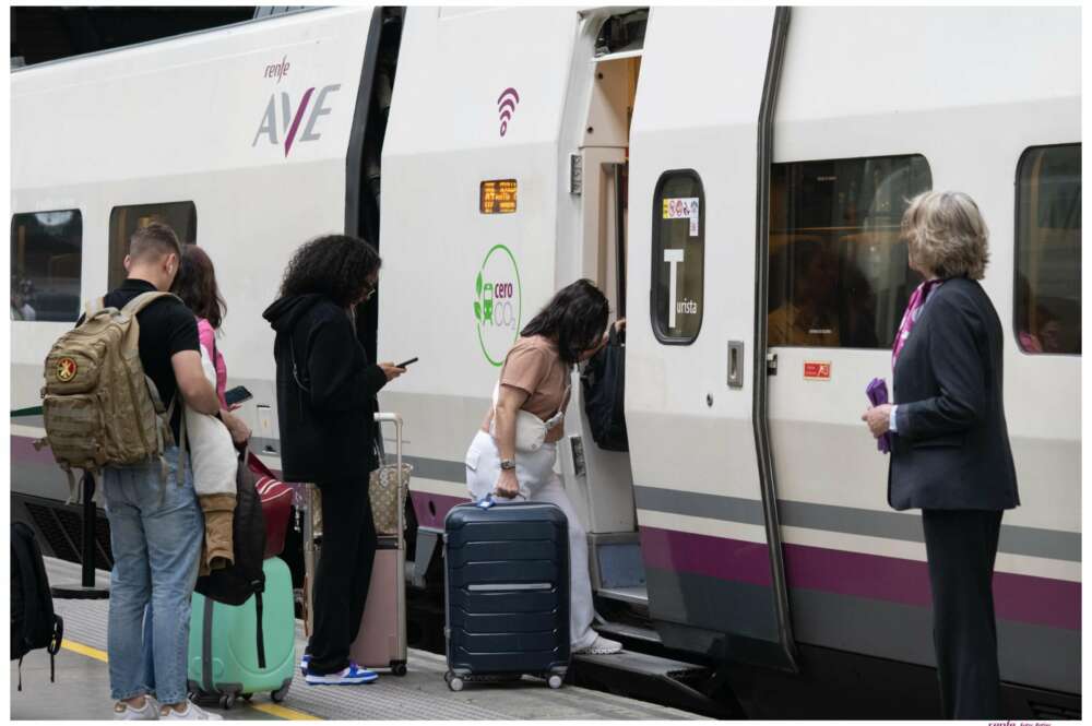 Viajaros en el AVE. Foto: Renfe