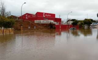 Inundación por la DANA en la calle César Vallejo del polígono industrial Guadalhorce.