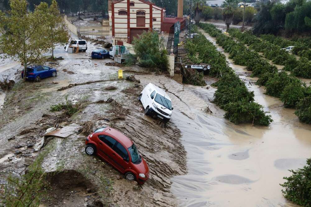 Coches destrozados tras el paso del la Dana. A 30 de octubre de 2024, en Málaga, Andalucía (España). La Dana hace estragos en la provincia de Málaga Álex Zea / Europa Press 30/10/2024