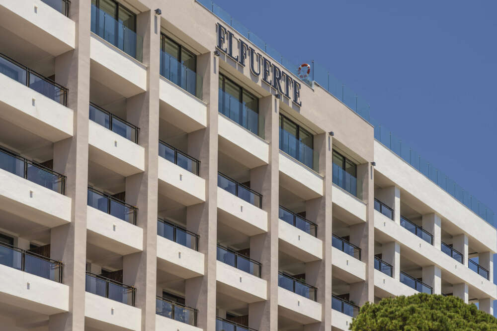 Fachada del hotel Fuerte Marbella.