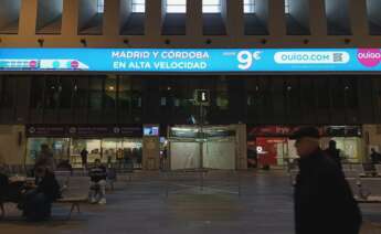 Ouigo anuncia en la estación de tren de Sevilla, Santa Justa, su llegada a Andalucía.