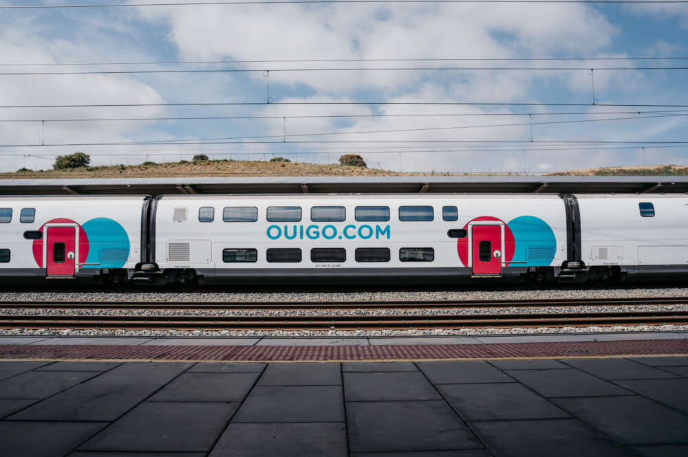 Tren de Ouigo en la estación de Sevilla-Santa Justa de Sevilla.