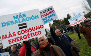 Manifestación de los regantes del Levante español ante Moncloa por el recorte del trasvase Tajo-Segura. Foto: EFE/ Sergio Pérez