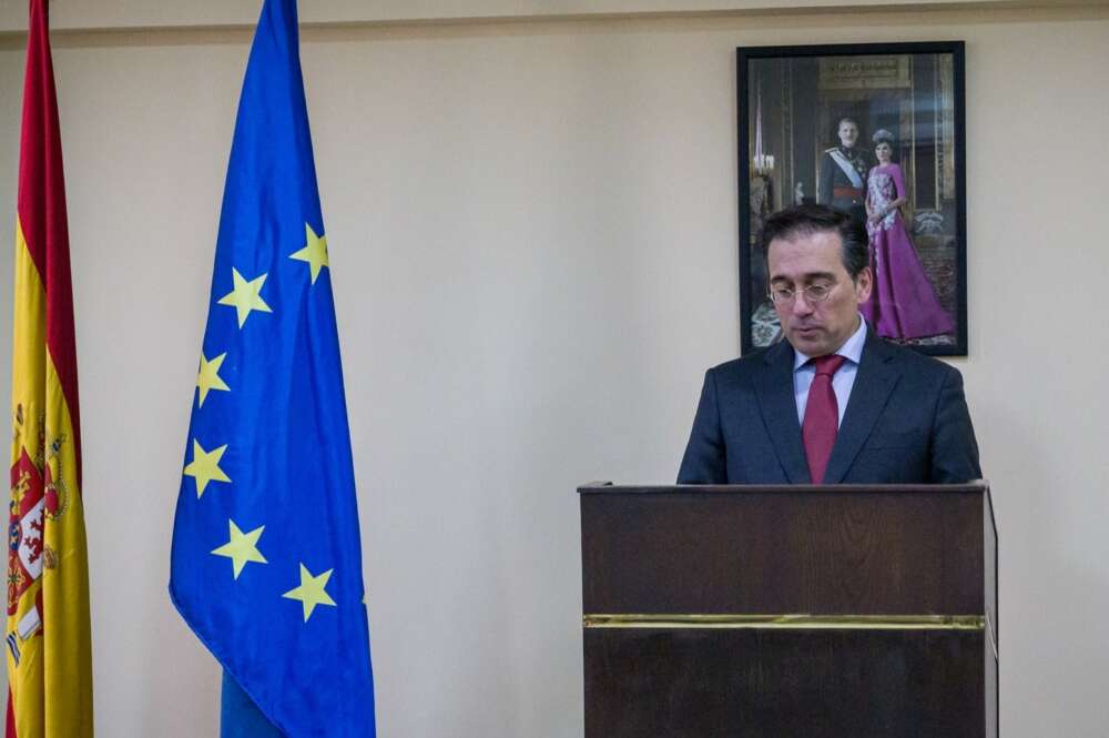 El ministro de Asuntos Exteriores, Unión Europea y Cooperación, José Manuel Albares, durante una visita a la Embajada española.