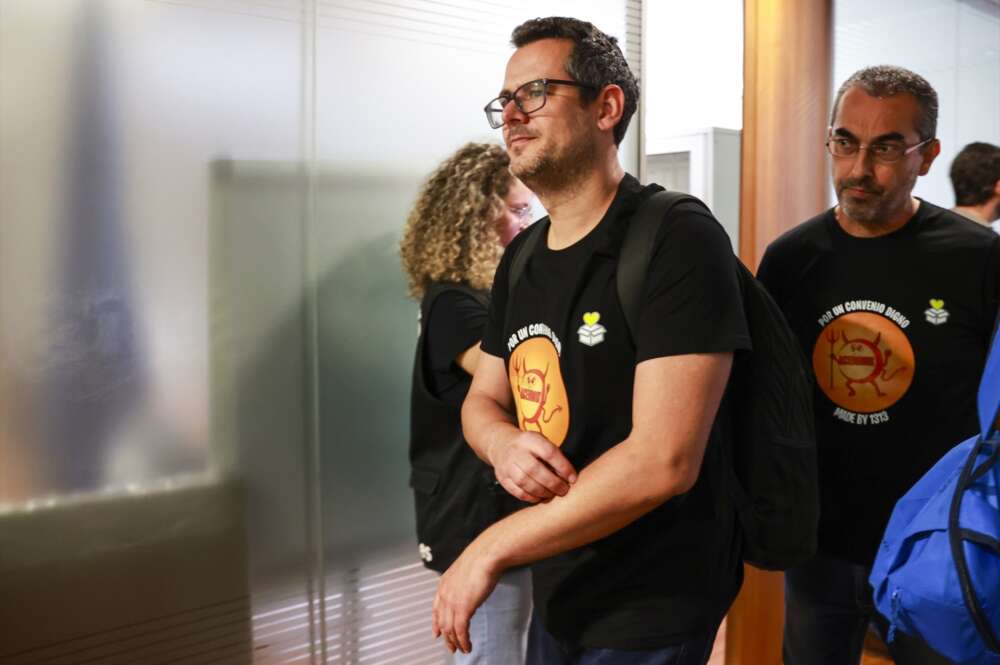 Alberto Padilla, miembro del comité de empresa y responsable de CGT en Acerinox, durante la negociación del convenio colectivo. Rocío Ruz / Europa Press