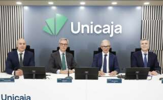 De izquierda a derecha, el director de relación con inversores de Unicaja, Jaime Hernández; el presidente, José Sevilla; el CEO, Isidro Rubiales, y el director general de finanzas, Pablo González.