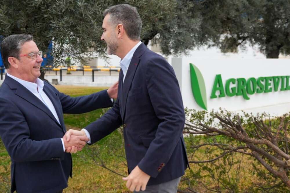 Gabriel Cabello López, Presidente de Agrosevilla, y el consejero de Agricultura, Pesca, Agua y Desarrollo Rural, Ramón Fernández-Pacheco