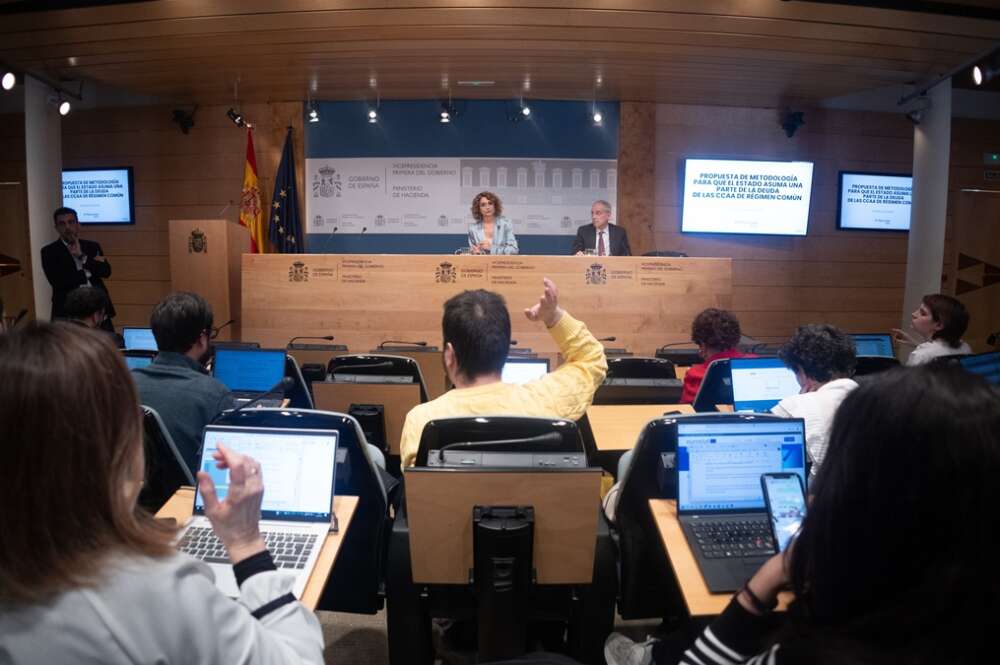 La vicepresidenta primera y ministra de Hacienda, María Jesús Montero, durante una rueda de prensa, en el Ministerio de Hacienda