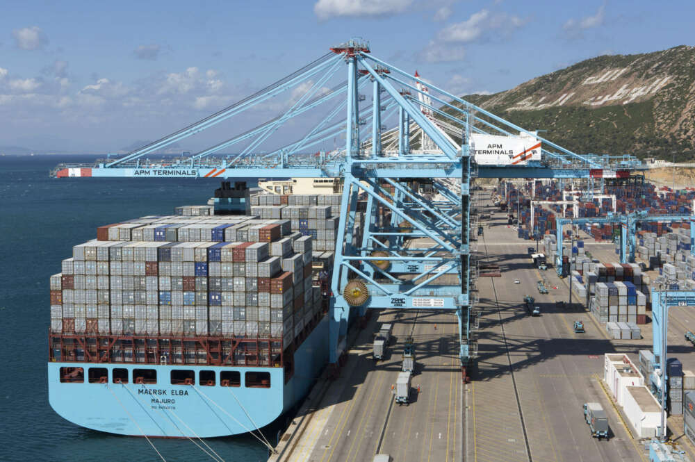 Buque de Maersk en una de las terminales de Tánger-Med.