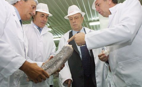 Manuel Fraga visita Pescanova en el año 2002 (Efe/ Miguel Riopa)