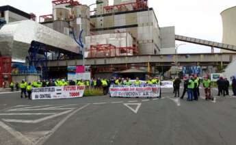 Protesta de trabajadores y contratistas de Endesa en As Pontes