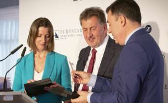 Amancio López, en el centro, junto a la alcaldesa de Lugo, Lara Álvarez, y el conselleiro Román Rodríguez, durante la inauguración de un hotel de cuatro estrellas de Hotusa en la capital lucense