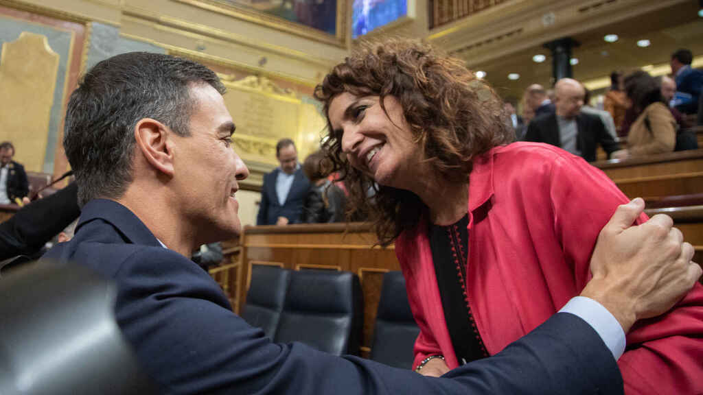 Pedro Sánchez y María Jesús Montero / EFE