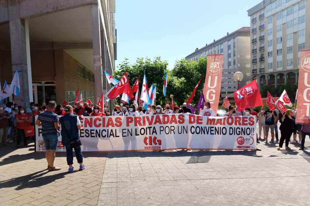 Movilización de los sindicatos frente al centro de Domus Vi en Ferrol / CIG