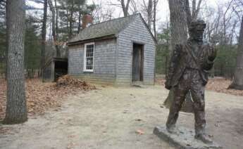 Réplica de la cabaña de Henry David Thoreau en Walden Pond