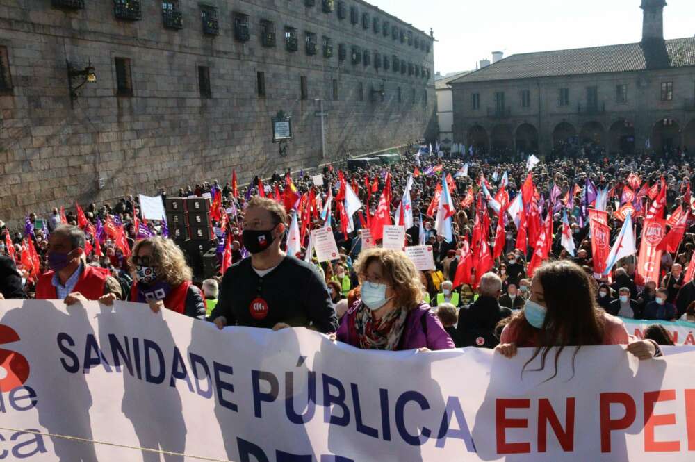 Llegada a la Praza da Quintana de la manifestación en defensa de la sanidad pública / CIG