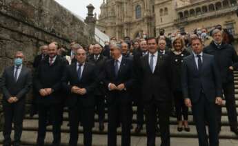 Juan Manuel Vieites y Antonio Garamendi al frente de la comitiva de empresarios en la praza do Obradoiro de Santiago