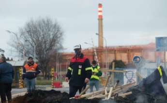 Trabajadores de Alcoa en la planta lucense de San Cibrao / EP