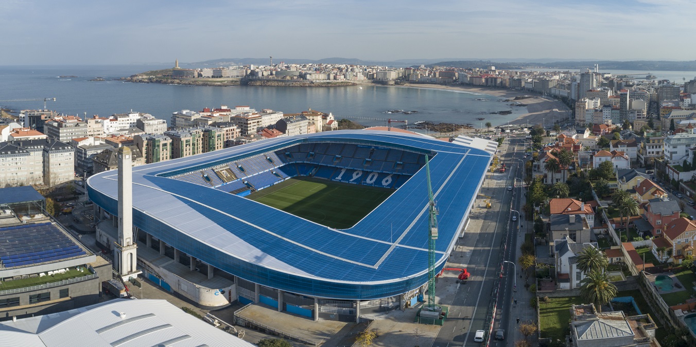 Arias Infraestructuras acometió las obras de reforma de la cubierta y estructura metálica del estadio de Riazor. Foto: Arias Infraestructuras