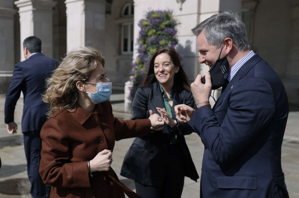 Raquel Sánchez José Miñones e Inés Rey