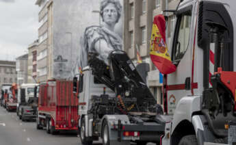 Imagen de una de las protestas de los transportistas en la ciudad de Lugo. Foto: EFE/Eliseo Trigo