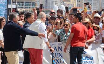 Telmo Martín, alcalde de Sanxenxo, con el rey emérito Juan Carlos I / EP