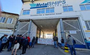 Concentración de trabajadores a las puertas del astillero Metalships en Vigo / Europa Press