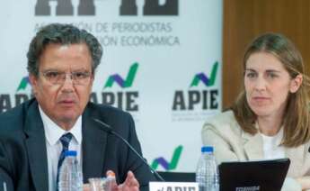 Javier Torres, presidente de la Sareb, junto a su homóloga en el FROB, Pula Conthe / APIE