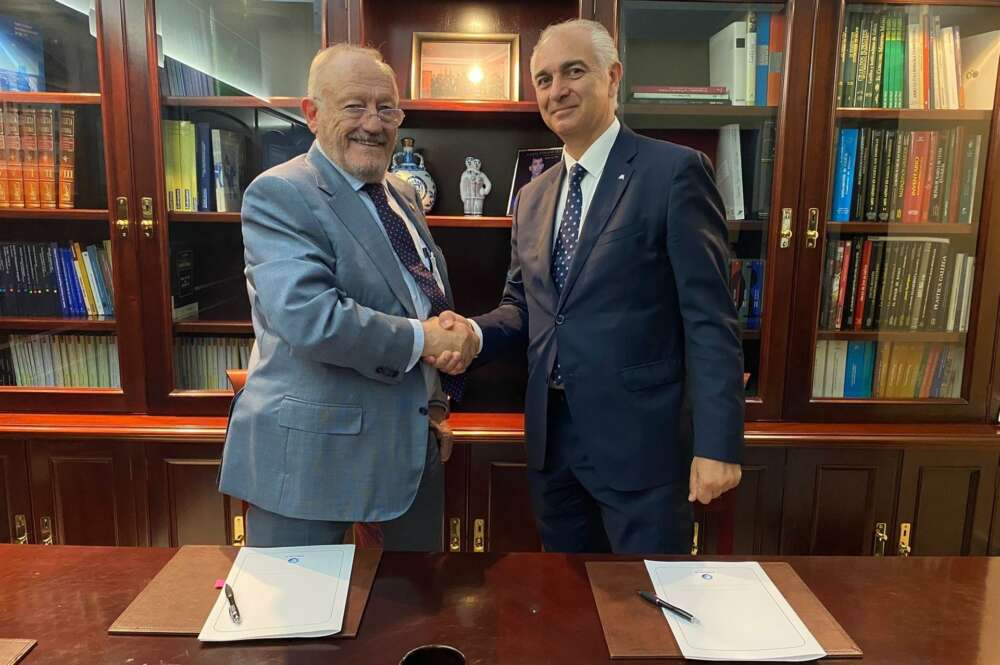 Manuel Rodríguez y José Lino Compesaña durante la firma del convenio. - CÍRCULO DE EMPRESARIOS