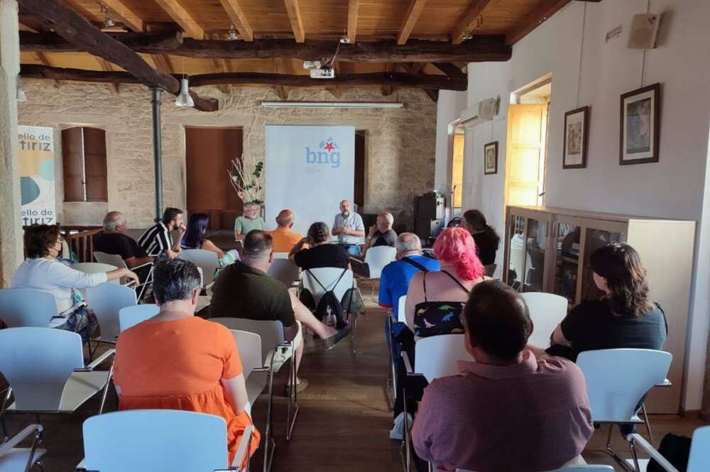 Acto público del BNG en Guitiriz para denunciar la supresión de paradas en líneas de autobuses y pedir un rectificación al Ministerio de Transportes