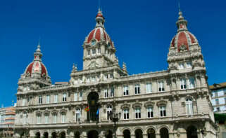 imagen exterior del ayuntamiento de a coruña