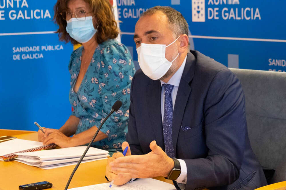 Sanidade descarta hablar de crisis en el área sanitaria de Pontevedra. Imagen de Julio García Comesaña, Conselleiro de Sanidade