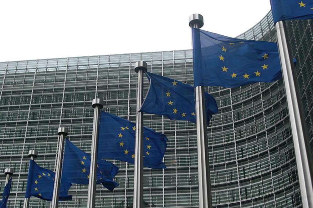 Banderas frente a la Comisión Europea, en Bruselas