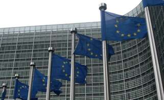 Banderas frente a la Comisión Europea, en Bruselas