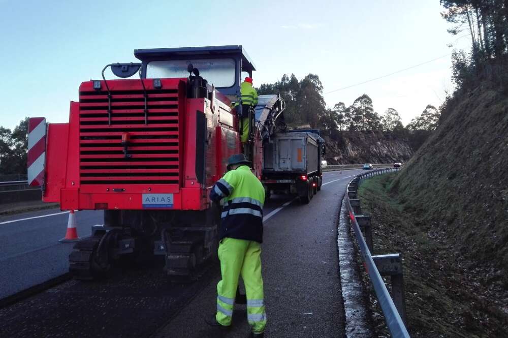 Obras de reparación del firme de la AP-9 llevadas a cabo por Arias Infraestructuras