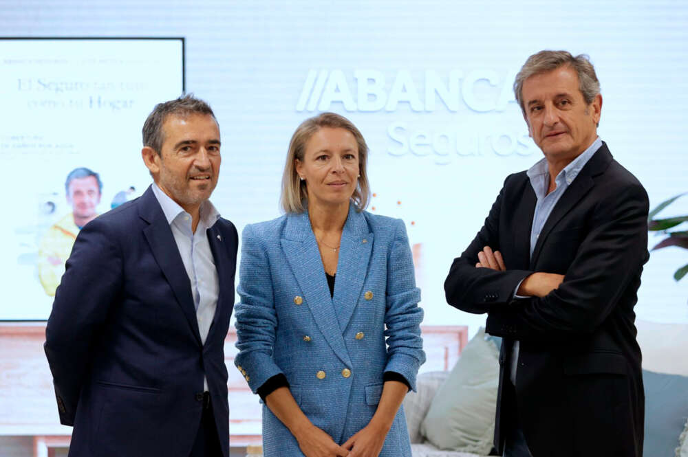 De izquierda a derecha, Álvaro García, Sonia Lucio y Luis Moya, durante la presentación del nuevo seguro