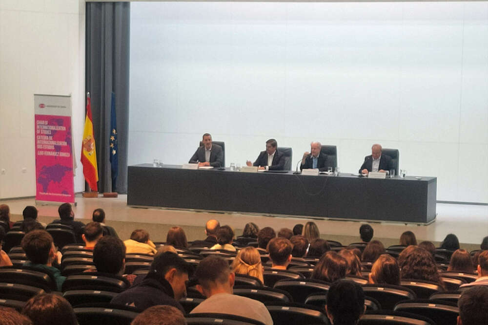 Antonio Garrigues en el acto de la UDC